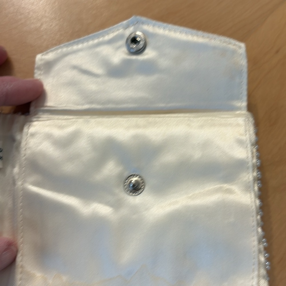 Vintage (1950s-60s) ivory beaded & sequined wallet. Handmade in Hong Kong. - Picture 3 of 6